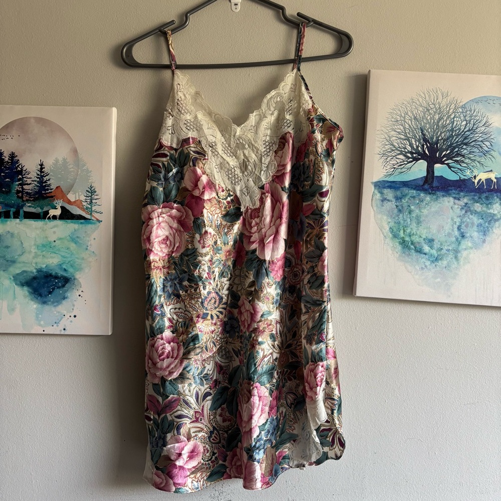 Vtg Victoria’s Secret Gold Label Floral Paisley Satin Slip Dress L